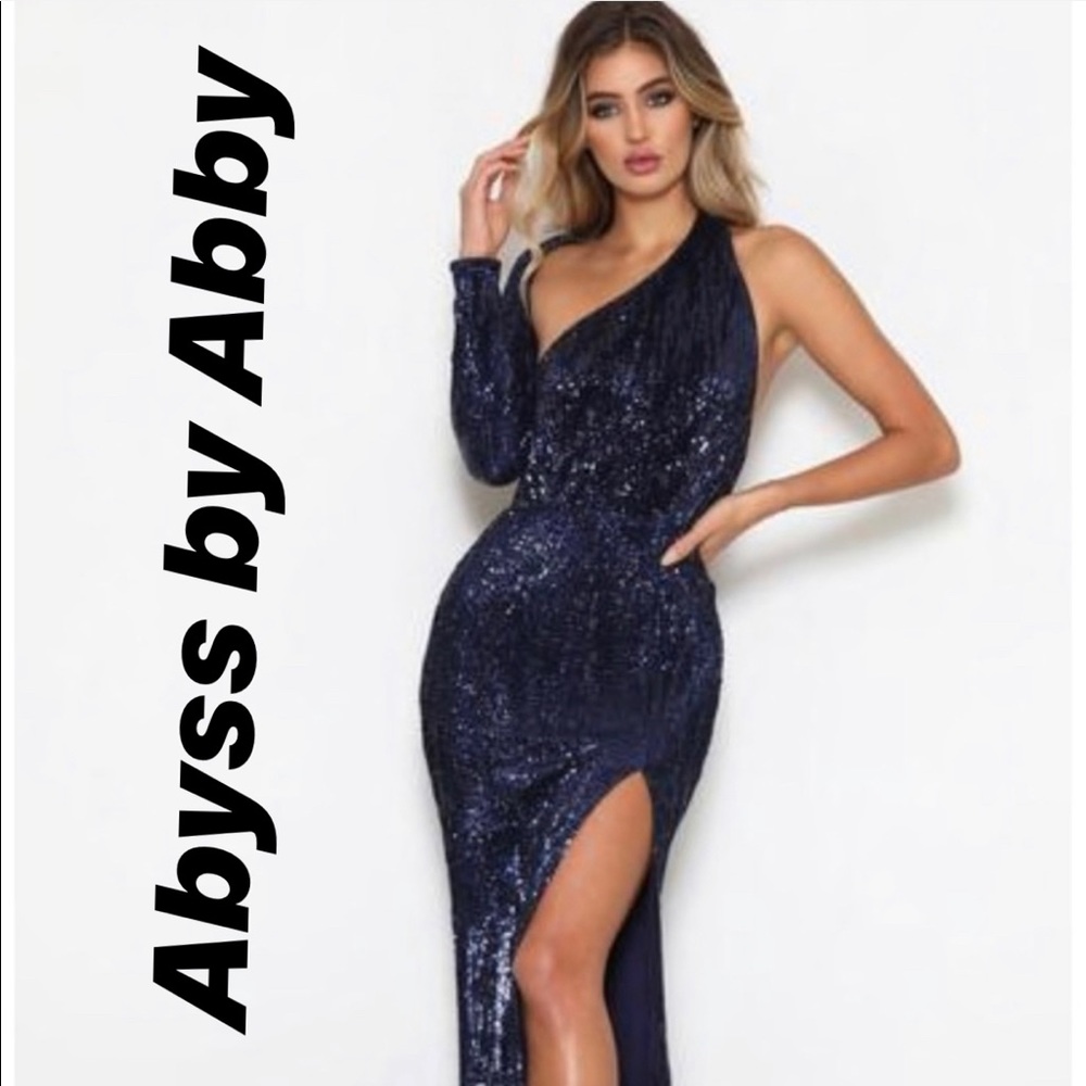 NWOT Navy sequin dress by Abyss.   Sz M(6-8)